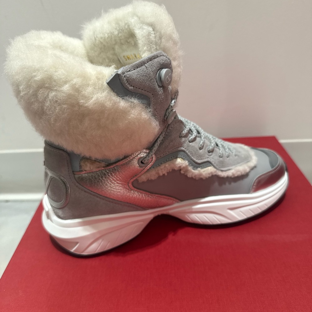 Valentino Garavani Women's Gray and Cream Winter Boots - Picture 4 of 6